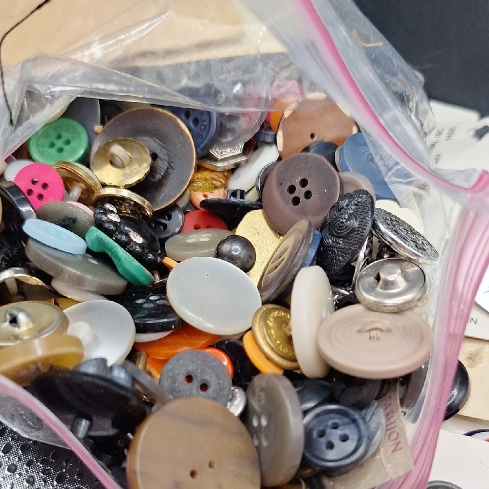 Vintage Button Set - Picture 7 of 11